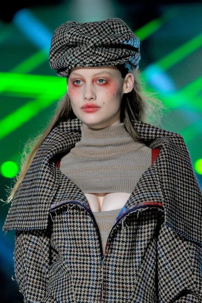 Look 17